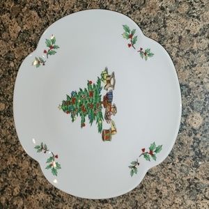 Fairwinds 11"  Round Scalloped Edges Serving Plate, Christmas Holy Toys